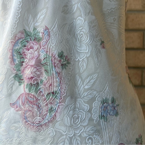 Vintage White and  pink floral paisley lace slip dress with adjustable straps - Picture 4 of 7